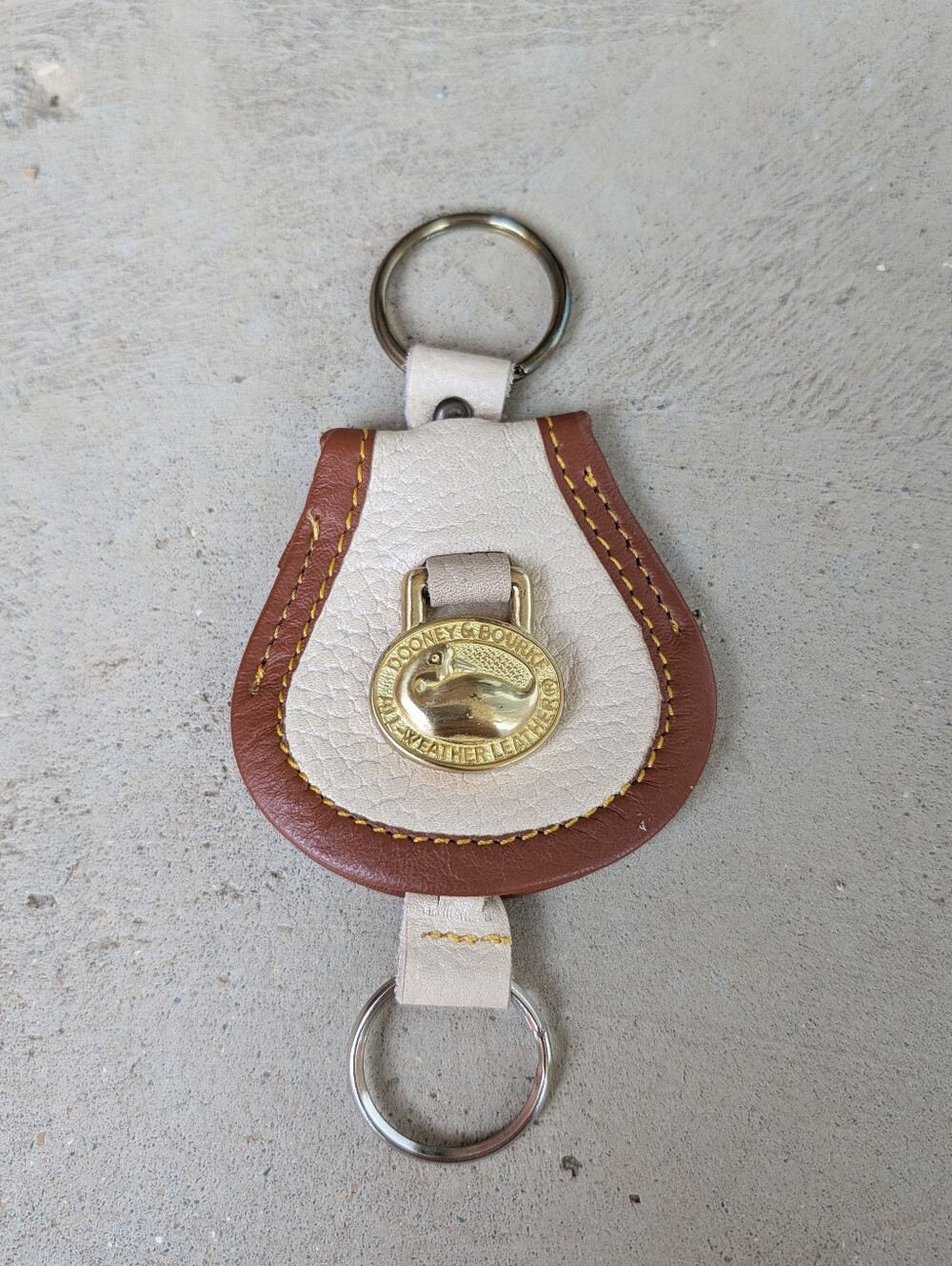 😍 Vintage 90's Rare Dooney & Bourke Two-Tone Leather Teardrop Key Fob, Ivory